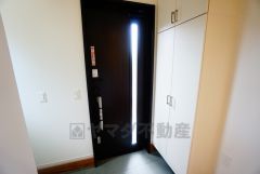 たっぷり収納できるシューズボックスです。家族全員の靴がきれいに整頓できます。