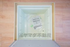 キッチンにある床下収納は、居住スペースを減らさずに買い置きの調味料や非常食などを保管することができます。