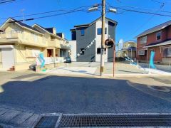 大型車の通行が少なく、騒音や振動が少ないので静かで快適な生活を送れます。落ち着いた住宅地内で快適な生活を実現してみませんか。