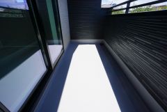 陽当たりの良いバルコニーです。お洗濯やお布団干しはもちろん、日光浴スペースにも。足元は防水工事施工済です。