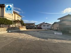 現地（2026年1月30日）撮影。10年間の瑕疵保証が付いた安心の新築戸建。最新の設備で気持ちの良い新生活を送りませんか。スーパーやコンビニなども近く周辺環境充実。快適でゆとりのある生活空間で新生活を