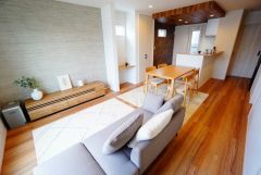 断熱性能の窓ガラスを採用。省エネ、光熱費カットにも貢献します。夏は涼しく、冬は暖かく快適に過ごせますよ＾＾