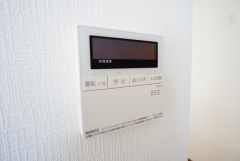 キッチン横からボタンひとつで操作が楽々。