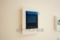 防犯性、セキュリティ対策に安心できるテレビモニター付きインターフォンです。セールスマン対策にもなり安心できます。