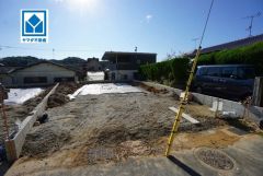 現地（2026年9月30日）撮影。南東向き。全居室2面採光＾＾お掃除しやすいオールフローリング。リビング階段。和白東小学校徒歩7分＾＾