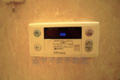 湯量・湯温の設定、そして保温までワンタッチのフルオートバス。便利な追い炊き機能付きです。