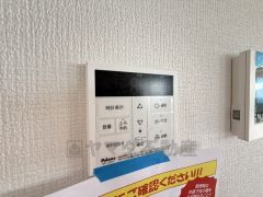 キッチン横からボタンひとつで操作が楽々。