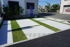 駐車スペースはゆとりある2台分を確保。マイカー用に、お客さま用に、余裕を持ってご利用いただけます。