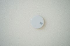 火災発生をいち早く知らせてくれる火災報知器は標準装備です。