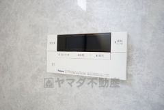 湯量・湯温の設定、そして保温までワンタッチのフルオートバス。便利な追い炊き機能付きです。