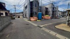 現地（2025年10月2日）撮影。住人以外の車の進入も少なく、小さなお子様を持つご家庭にも安心です。