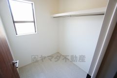 リビングにあるファミリークローク。帰宅後アウターをすぐに収納出来るため、部屋が散らかりにくく片付けらくらく＾＾