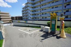 来客時の駐車場として敷地内にコインパーキングを完備しています。遠くに駐車しなくて済むのはうれしいですね。