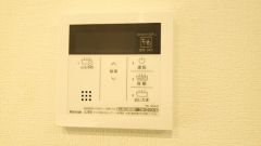 キッチン横からボタンひとつで操作が楽々。