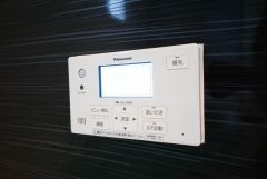 湯量・湯温の設定、そして保温までワンタッチのフルオートバス。便利な追い炊き機能付きです。