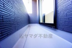 陽当たりの良いバルコニーです。お洗濯やお布団干しはもちろん、日光浴スペースにも。