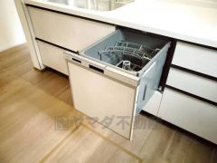 時間を大幅に短縮できる食器洗浄乾燥機付きキッチンです＾＾冬場の洗い物で手荒れの悩みもなくなります。
