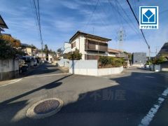 現地（2025年12月10日）撮影。住人以外の車の進入も少なく、小さなお子様を持つご家庭にも安心です。