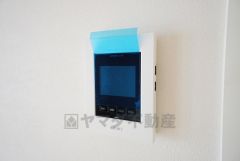 防犯性、セキュリティ対策に安心できるテレビモニター付きインターフォンです。セールスマン対策にもなり安心できます。