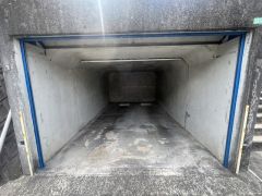 大切なお車を雨風から守る、堀込車庫。ゆとりある奥行きで駐車しやすく、車だけでなくバイクやアウトドア用品の収納スペースとしても活用可能です。