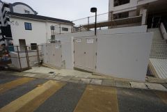 しっかりと扉の閉まるゴミ置き場。ゴミが散らかる心配もありません。