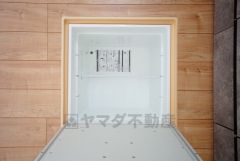 キッチンにある床下収納は、居住スペースを減らさずに買い置きの調味料や非常食などを保管することができます。