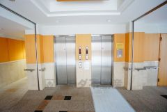 エレベーターは2台完備しています。忙しい時にもスムーズに外出できます。
