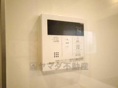 キッチン横からボタンひとつで操作が楽々。