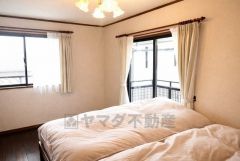 2面採光を確保した明るい室内は、風通しも良く、大変居心地の良い空間となっております。爽やかな風を感じて起きる朝は、快適生活の始まりに。