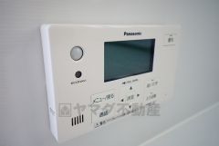 湯量・湯温の設定、そして保温までワンタッチのフルオートバス。便利な追い炊き機能付きです。