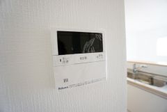 おいだき機能つきなのでお風呂に入る時間が異なるご家庭には嬉しいですね。ボタン一つで快適で便利な生活が＾＾