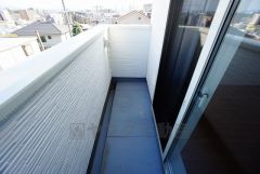 陽当たりの良いバルコニーです。お洗濯やお布団干しはもちろん、日光浴スペースにも。