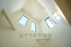 高さのある吹き抜けが、ワンランク上の住まいを演出します。