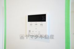 キッチン横からボタンひとつで操作が楽々。