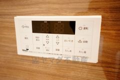 湯量・湯温の設定、そして保温までワンタッチのフルオートバス。便利な追い炊き機能付きです。