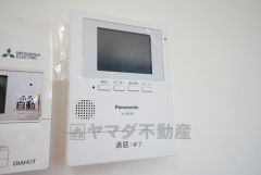 防犯性、セキュリティ対策に安心できるテレビモニター付きインターフォンです。セールスマン対策にもなり安心できます。