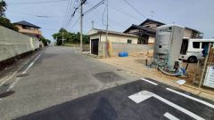 現地（2025年11月4日）撮影。住人以外の車の進入も少なく、小さなお子様を持つご家庭にも安心です。