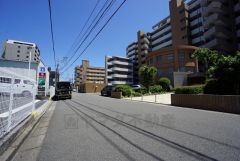 住人以外の車の進入も少なく、小さなお子様を持つご家庭にも安心です。