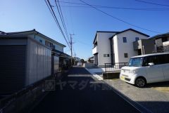 住人以外の車の進入も少なく、小さなお子様を持つご家庭にも安心です。