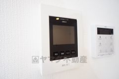 防犯性、セキュリティ対策に安心できるテレビモニター付きインターフォンです。セールスマン対策にもなり安心できます。