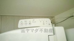温水、暖房、ウォシュレット付の高機能トイレです。