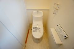 同仕様写真。1階2階の2ヶ所にトイレがありますので、忙しい朝にも家族に気を使わず、ゆとりが生まれますね＾＾