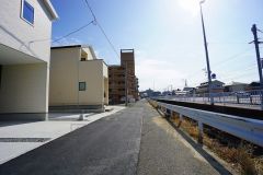 住人以外の車の進入も少なく、小さなお子様を持つご家庭にも安心です。