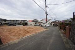 現地（2026年3月30日）撮影。大型車の通行が少なく、騒音や振動が少ないので静かで快適な生活を送れます。