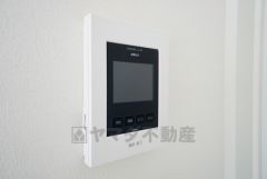 防犯性、セキュリティ対策に安心できるテレビモニター付きインターフォンです。セールスマン対策にもなり安心できます。