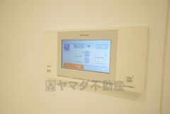 湯量・湯温の設定、そして保温までワンタッチのフルオートバス。便利な追い炊き機能付きです。