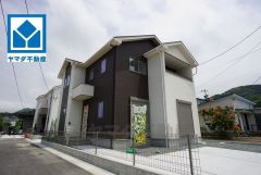 ファミリーマート宮司六丁目店まで徒歩11分の近さ。すぐに必要なものを買いにいけるので便利ですね。