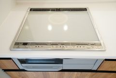 汚れてもサッとふける、お手入れのしやすいIHクッキングヒーター。オール電化なので経済的です。