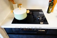 複数の調理を一度に行うことができる3口コンロ。効率よくお料理が出来ます。毎日のお料理も楽しくなりますね＾＾