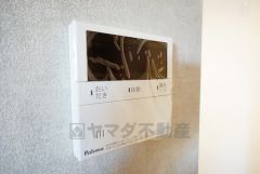 キッチン横からボタンひとつで操作が楽々。